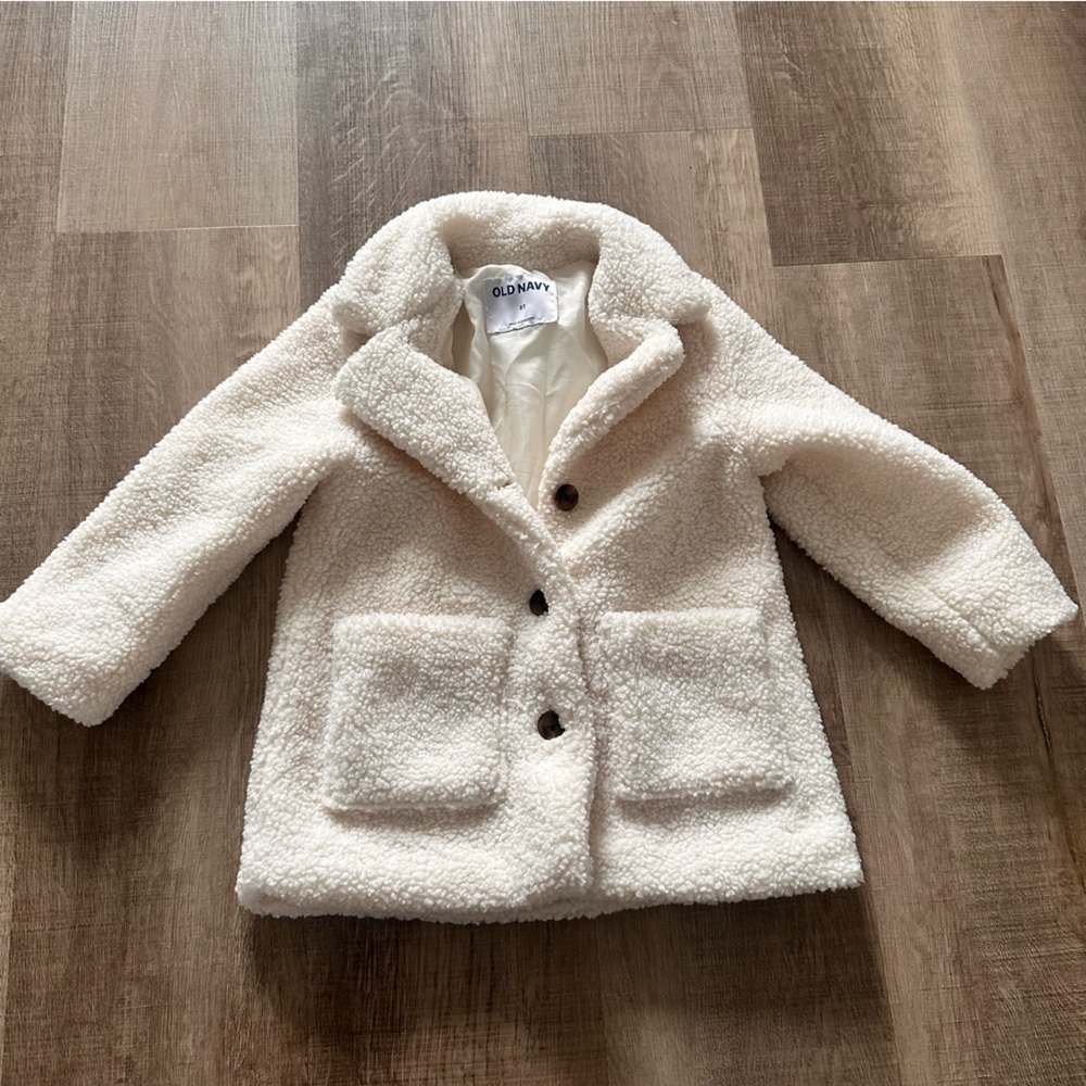 EUC Old Navy Cream Sherpa Coat size 3T